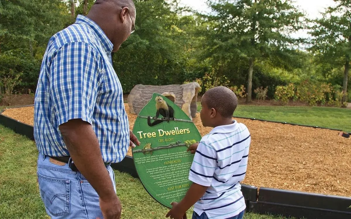 PlayTrails_Signs