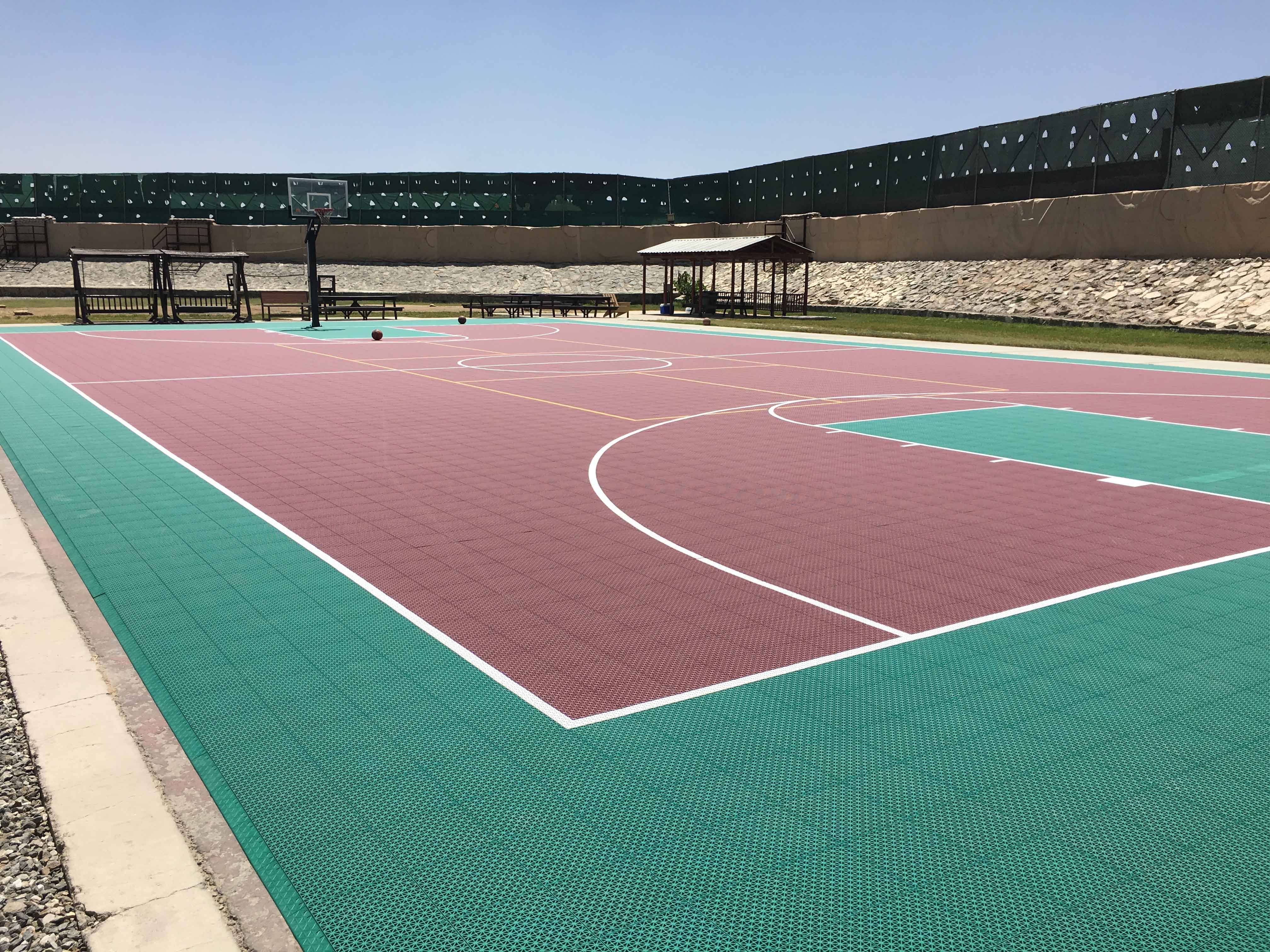 Outdoor Basketball Court for School
