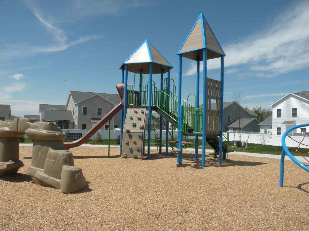 fort-drum-mountain-community-homes-playground---new-york_14244379043_o