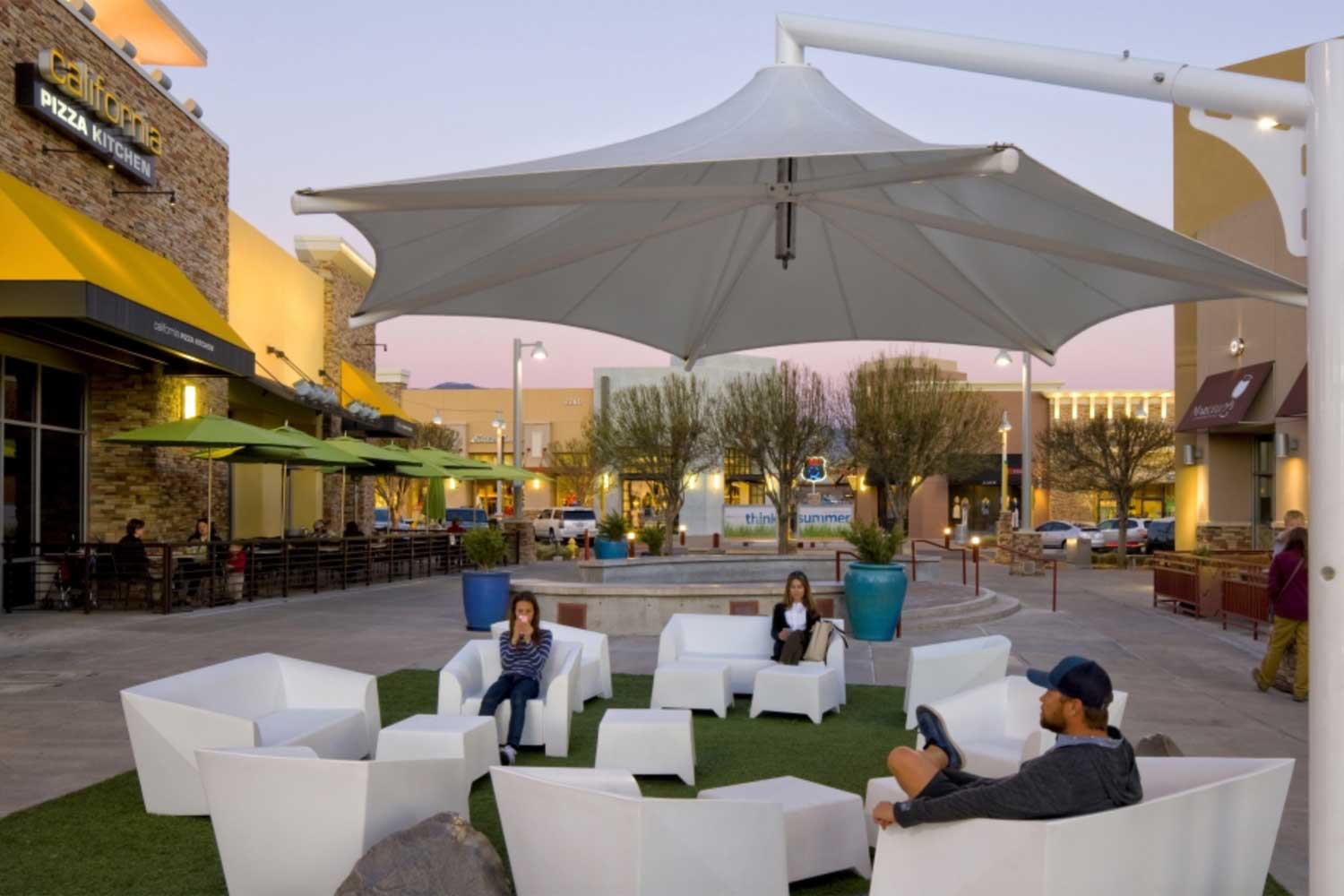 commercial-umbrella-shade-for-shopping-center