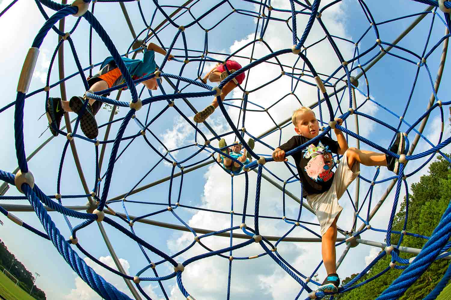 kids playing on net kids playing on net